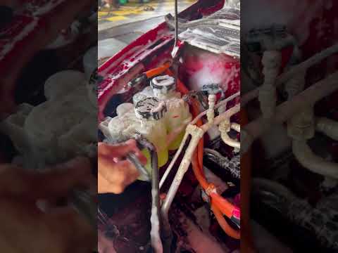 Vệ sinh khoang máy cho Vinfast VF5