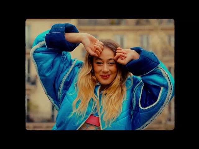  mit dem Titel 'SOLEIL BLEU' / Video ((jetzt ansehen))