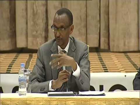 President Kagame interacts with East Africa Community journalists- 10 August 2012