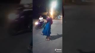 Download lagu banci joget di lampu merah ngagak viral mp3 Download lagu banci joget di lampu merah ngagak viral mp3