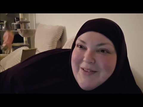 Foodie Beauty Lets Cat Jump Around After Spay Surgery | HIGHLIGHTS