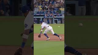 Miguel Rojas makes an outstanding diving play ????