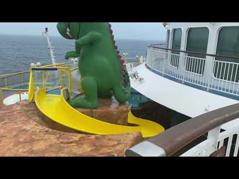 Norwegian Dawn      Sports area and Kid's Pool