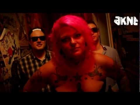 Akne - Strobodomina feat. Juskah & Pinky