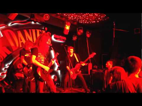 Dam-age - Whiplash (Metallica cover) live in Akuna Matata 13.09.2015
