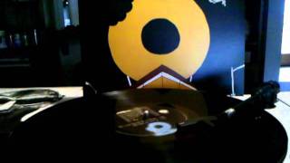 J Dilla - Donuts (Intro) Spinning on Vinyl