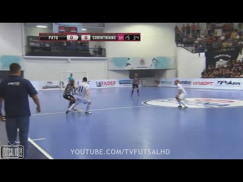 Nenê do Corinthians, dá CANETA DESCONCERTANTE em Simi, do Pato Futsal