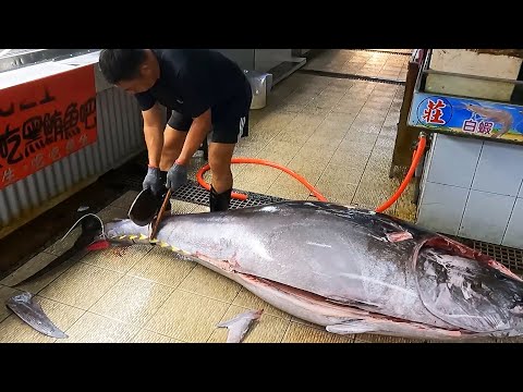 World's Sharpest Knife Cuts 300kg Giant Bluefin Tuna