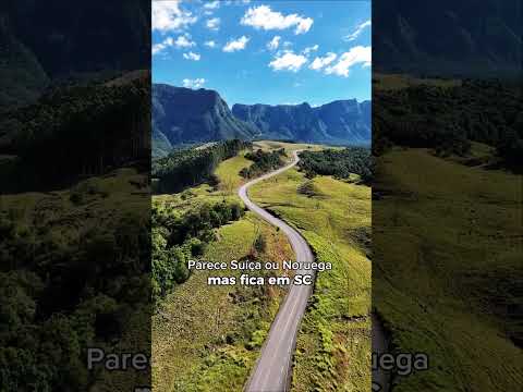 Rodovia SC 370 em Grão Pará e a Serra do Corvo Branco ao fundo, em Santa Catarina Siga 👉 @viage