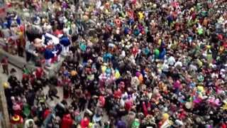 preview picture of video 'Bataille de confettis!!! Carnaval de Granville 2014'