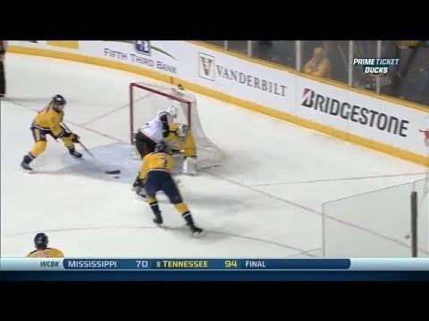 Selanne scores after no-look backhanded pass