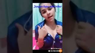 Download lagu Ayam kampus cantik rela buka baju demi uang di live bigo mp3