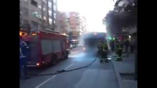 preview picture of video 'autobus ardiendo en avenida ciudad de barcelona'