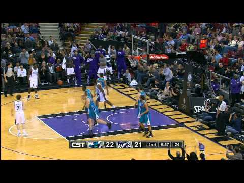 Jason Thompson Posterizes Chris Kaman