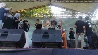 Newosqie Remixing Rich Brian - Dat $tick LIVE