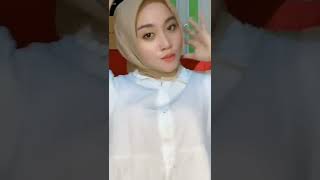 Download lagu VIRAL TANTE BERHIJAB BUKA BAJU PAMER TT 😍 mp3