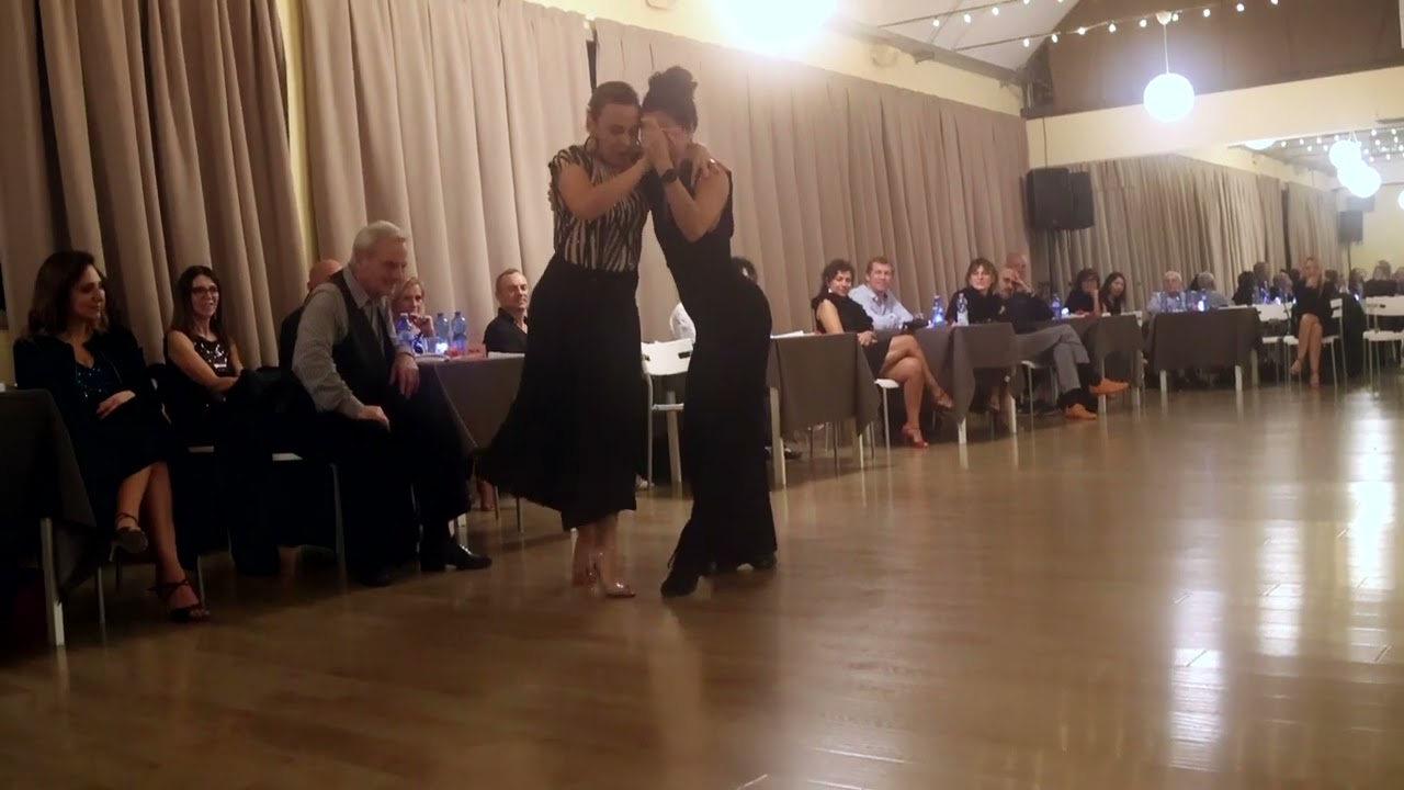 virginia Pandolfi y Yailet Suárez. milonga "El Lloròn". Hugo Díaz