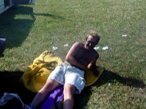 Schachi inhaliert VOLVO Rauch.MPG