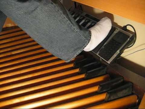 Hauptwerk. Midi Pedalboard. Bach Fugue in A Minor BWV 543