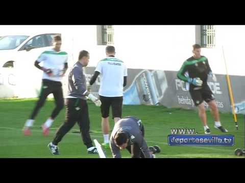 Primeras paradas de Adán con el Betis