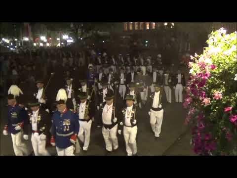 2018 0828 Neusser Bürger Schützenfest   Festzug mit dem neuen Schützenkönig
