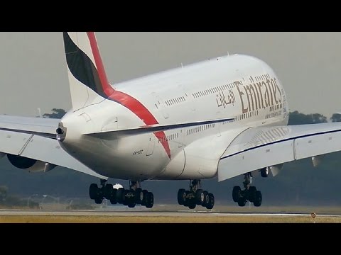 EPIC 20+ MINUTES of Plane Spotting at Melbourne Airport ● April 2017 Highlights!