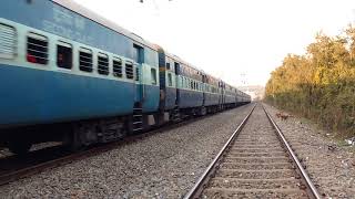 preview picture of video 'Insulting Of 12471 Swaraj Super fast By 14610 Hemkunt Express'