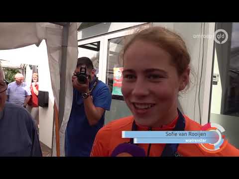 Driel huldigt 17-jarig wielertalent Van Rooijen