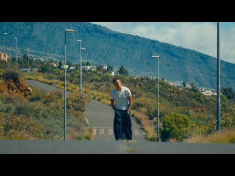 Enol - UN BESO A LA MITAD (Videoclip Oficial)