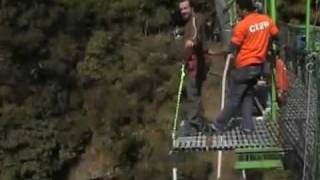 preview picture of video 'The Bungy: 160 meters above Kosi Gorge'