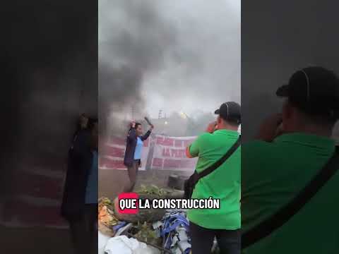 Iquitos: 1.800 alumnos sin clases y padres toman carretera