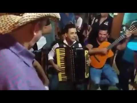 Trio Boca Quente - Um Homem e Duas Mulheres.