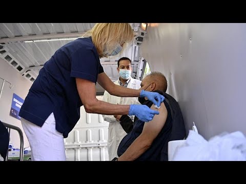 Ελλάδα: Υποχρεωτικός εμβολιασμός για τους άνω των 60 – Δύο δωρεάν self-test ενόψει των γιορτών