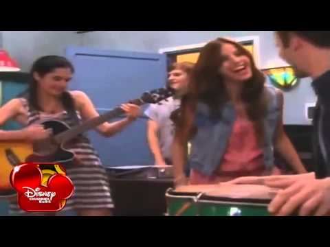 LuciaGil_Lena_canta_en_Violetta_Algo_Suena_En_Mi_Veo_Veo_y_Tu_Eres_Mi_Cancin