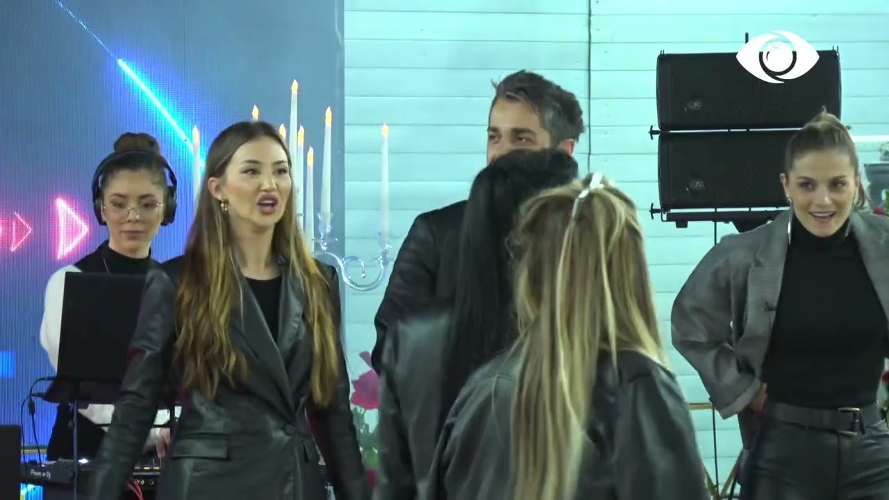 Kiara i jep zemër, Luizi hidhet në pishinë!