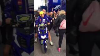 Download lagu Valentino Rossi kicks lady fan mp3 Download lagu Valentino Rossi kicks lady fan mp3