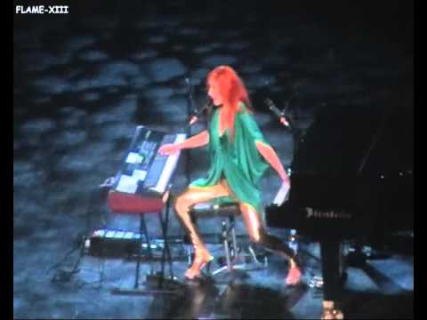 Tori Amos - Bells for Her - live in Russia