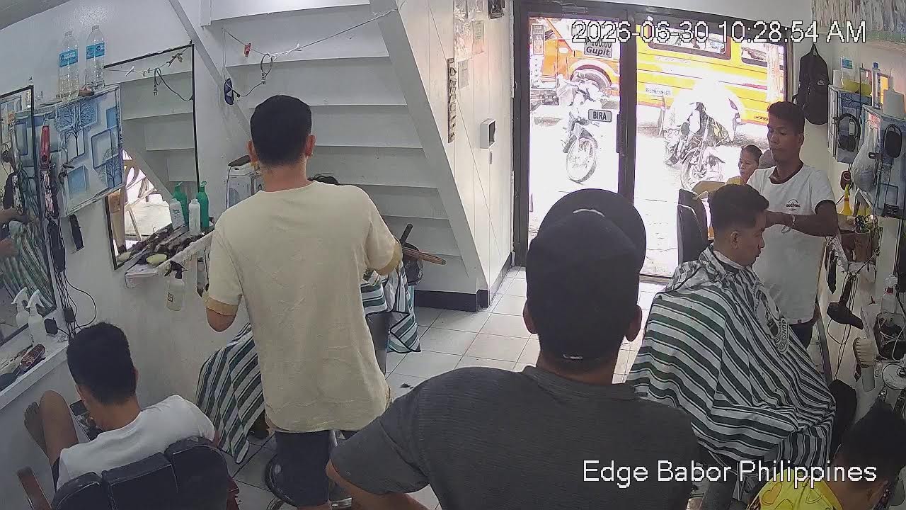Live webcam view of Barbería D'Family Agdao