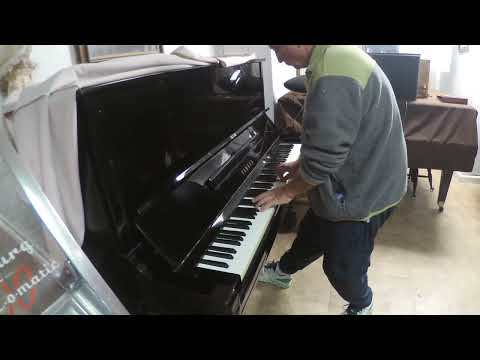 Yamaha U3 - Glossy image 2