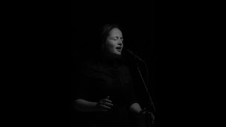 Bir Ayrılık Bir Yoksulluk bir de Ölüm - Ceren Bozkurt