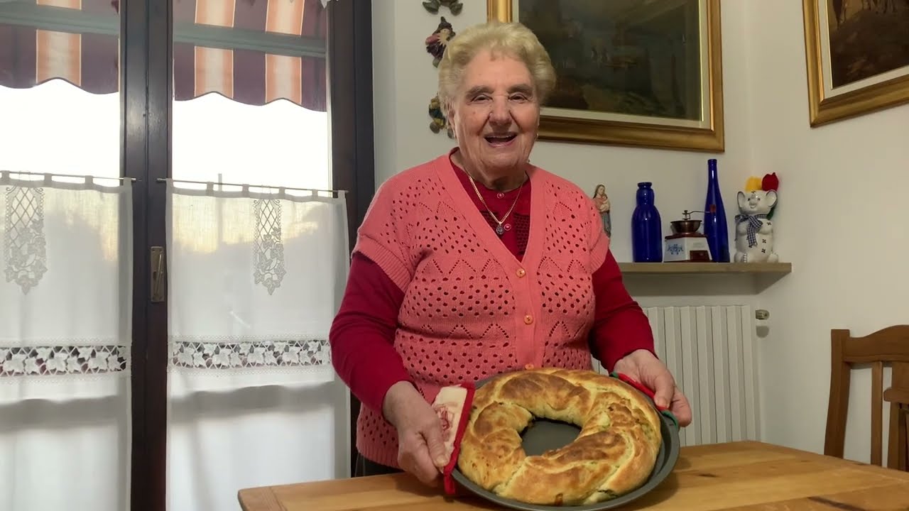 Corona salata, squisita treccia ripiena di verdure.