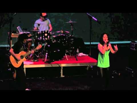 Luisa Maita at ¡Globalquerque! (Friday Clip 2)