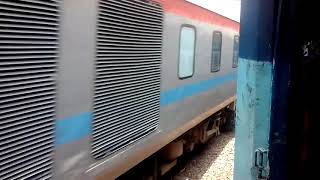 preview picture of video 'INDIAN  RAILWAYS; GATIMAN express showing RUDENESS BCZ OF LATE RUNNING NEAR DATIA'