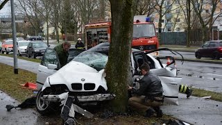 preview picture of video 'PKW schleudert gegen einen Baum in Schweinfurt'