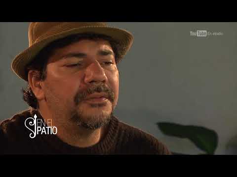 JOSELO SCHUAP Gurisito tarefero - En el patio