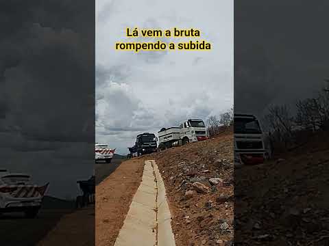 Caminhão Pedra puxando carreta de Dovelas no Rio Grande do Norte
