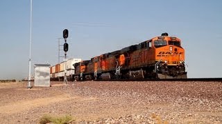 preview picture of video 'BNSF 7588 leading a stack train at 70mph - Hector Road east of Newberry Springs, California'