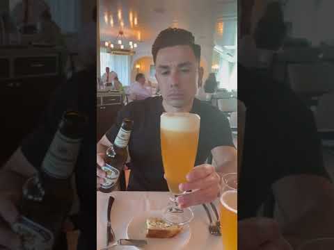 HOW TO POUR THE PERFECT BEER TABLESIDE?!! #drink #shorts #customerservice