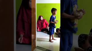 preview picture of video 'Gokil & lucu bgt tingkah si kecil. Gak nonton pasti rugi nanget.'