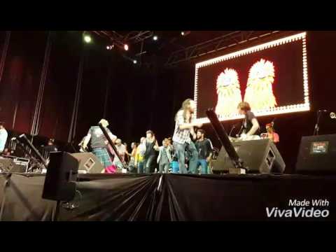 Mari Carmen  La gran pegatina en Fuenlabrada